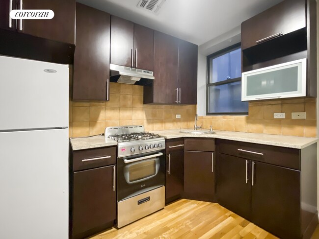 Foto del edificio - 2647 Frederick Douglass Blvd
