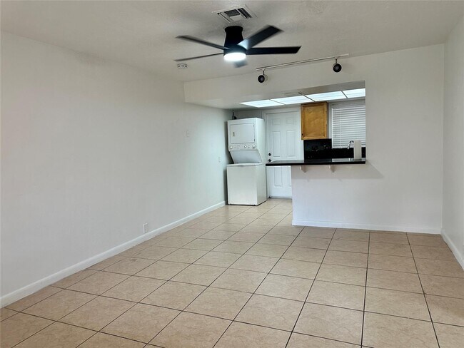 Building Photo - 4270 NW 21st Ave