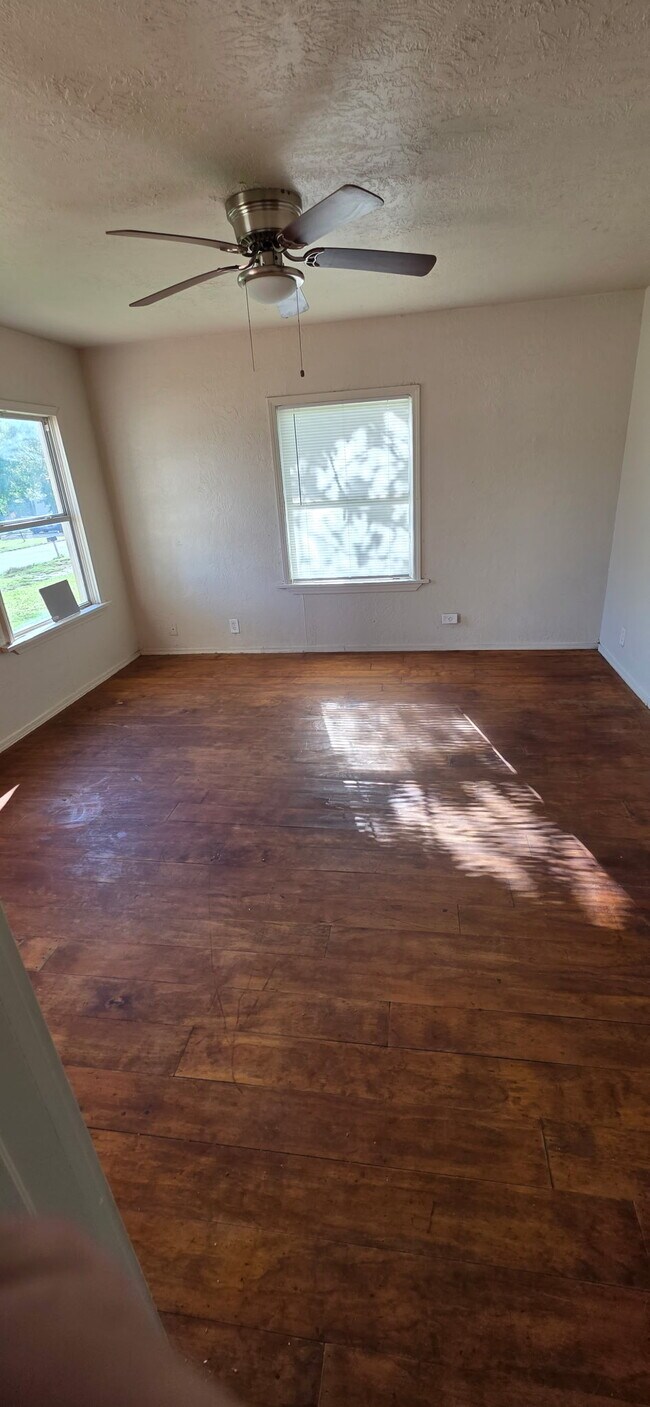 Foto del edificio - 119 W Apache St