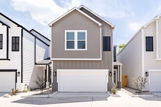 Building Photo - 8124 Esther Acres Ln