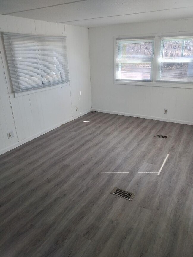 Foto del edificio - 11285 E Pleasant Lake Rd