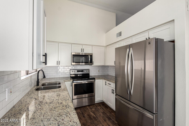 Foto del edificio - 14601 N Kings Way