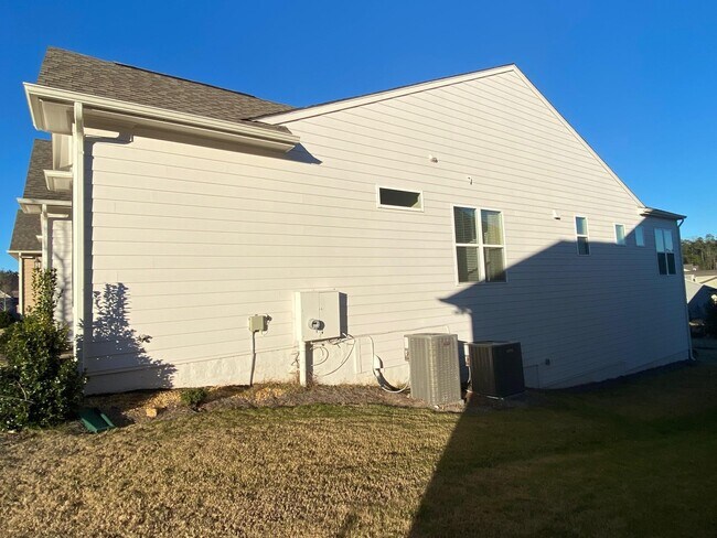 Foto del edificio - 1060 Crooked Creek Rd