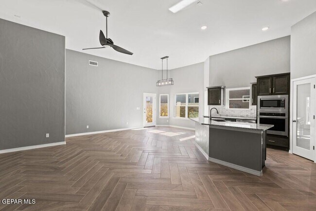 Foto del edificio - 913 Ada Ln