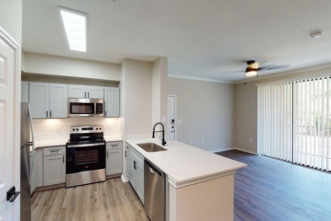 Building Photo - 10701 Lakeline Mall Dr