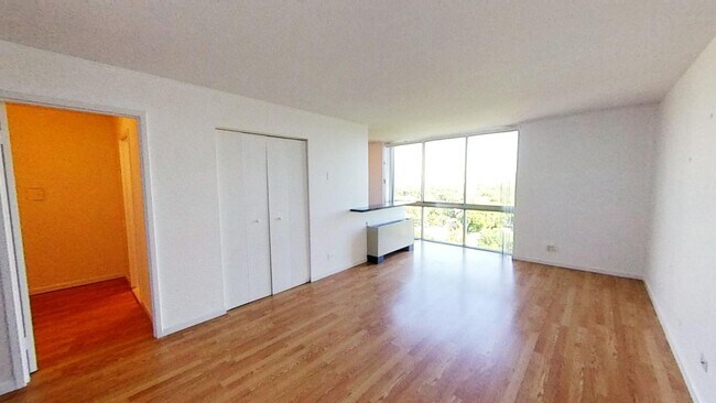 Building Photo - 1555 N Dearborn Pkwy