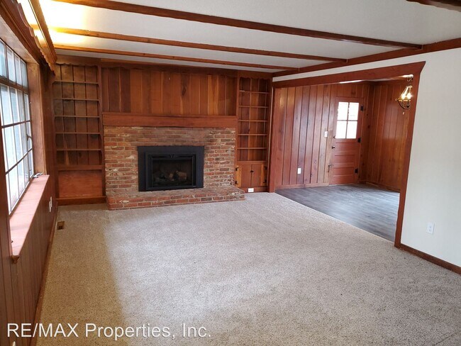 Building Photo - 3 br, 2 bath House - 1010 N. Farragut Ave.
