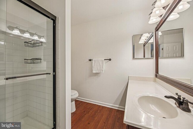 Foto del edificio - 633 Baystone Ct