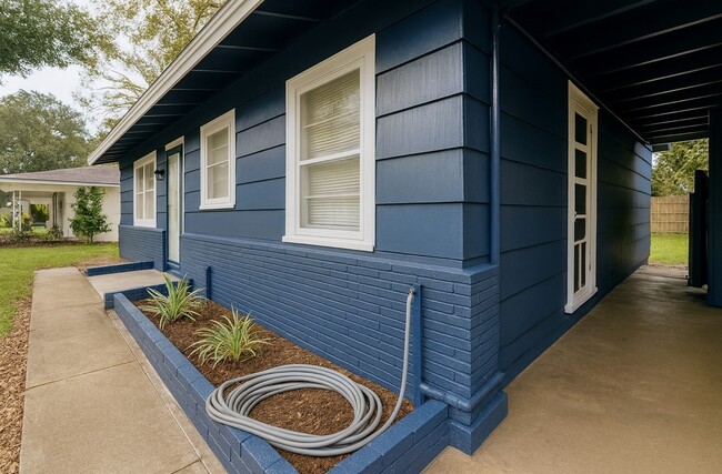 Foto del edificio - 502 Breezy Ln