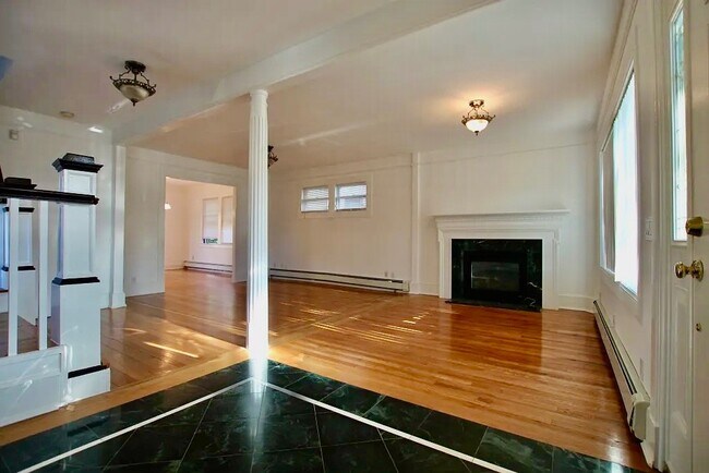 Foto del edificio - 1522 Dwight Pl