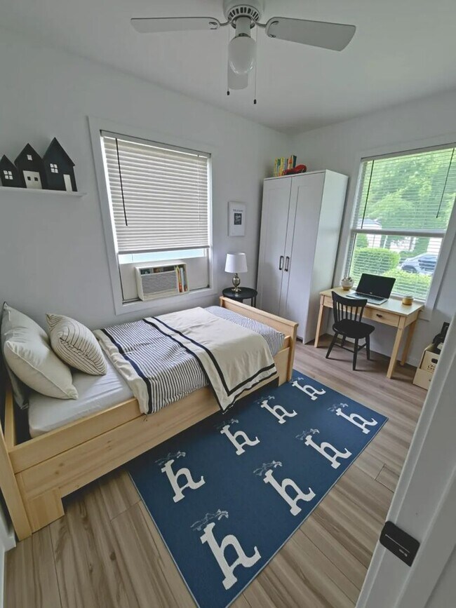 Foto del edificio - Charming 2 Bed / 1 Bath Duplex with big shared Backyard