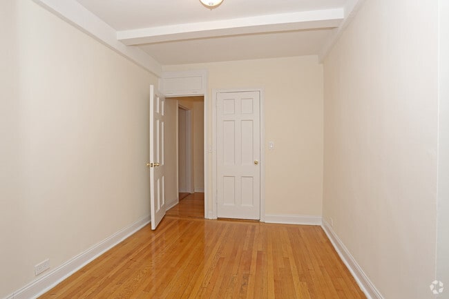 Interior Photo - 192 E 75th St