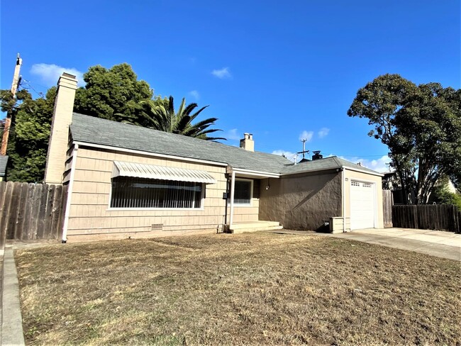 Building Photo - 208 Springs Rd