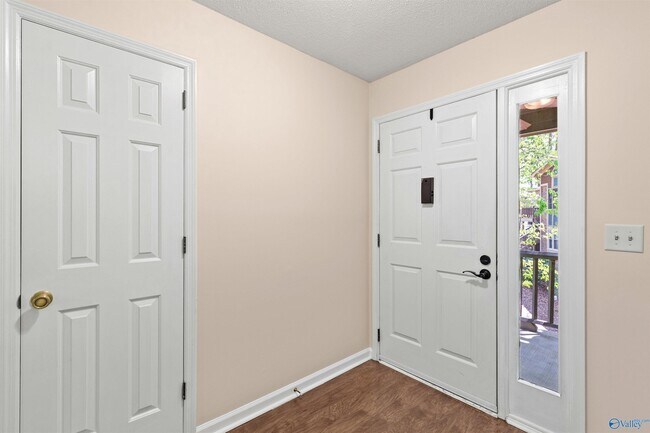 Foto del edificio - 2058 Woodlawn Dr SW