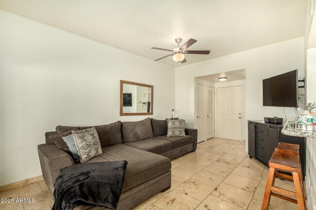 Foto del edificio - 9711 E Mountain View Rd