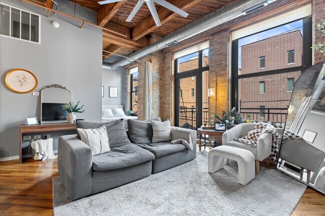 Foto del edificio - 1040 W Adams St