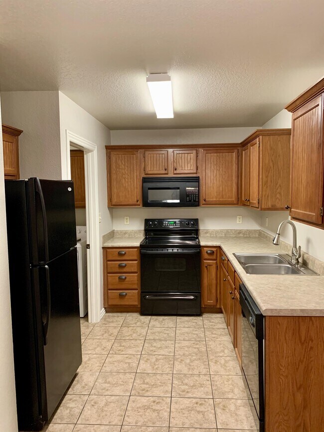 Building Photo - 3510 W Chevaux Dr