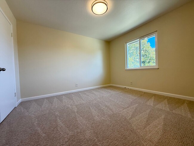 Building Photo - 836 Blair Ave