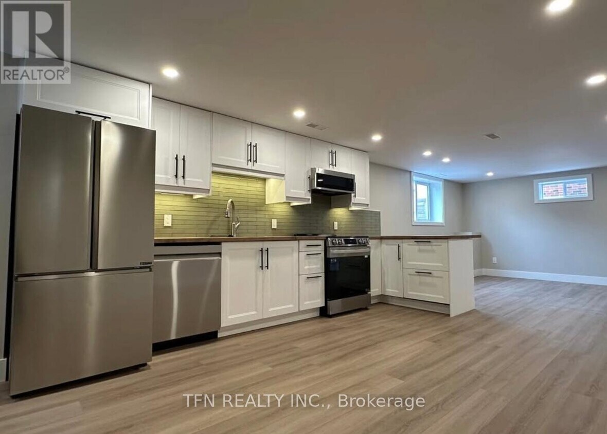 Primary Photo - 75 Castlefield Dr