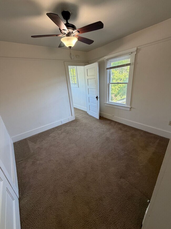 Foto del edificio - (844) NW 15th St. - 1 bedroom / 1 Bathroom - ALL UTILITIES PAID!