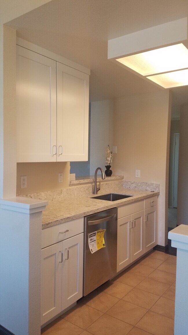 New Countertop - 7595 Canyon Meadows Cir