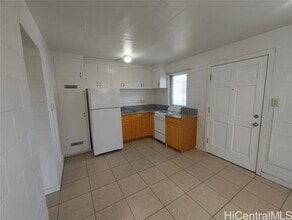 Building Photo - 1228 Lunalilo St