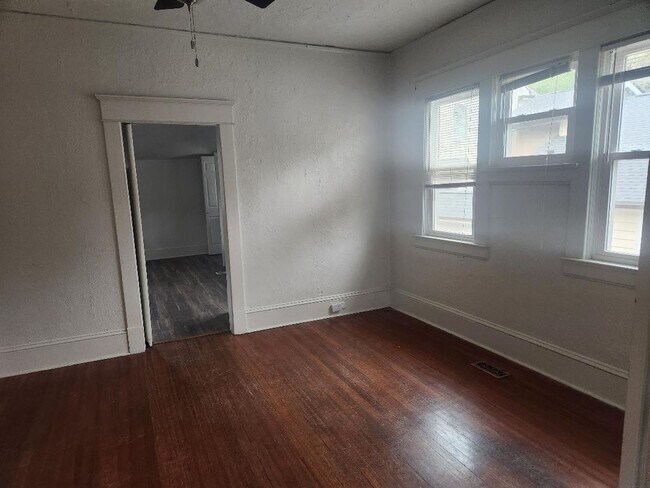 comedor - 703 W Markham Ave