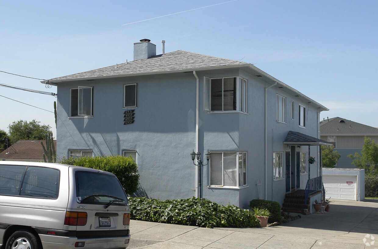 Building Photo - 6931-6937 MacArthur Blvd