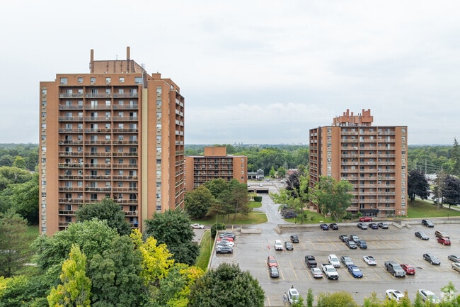 Building Photo - 1560, 1570, 1580 Adelaide Street North