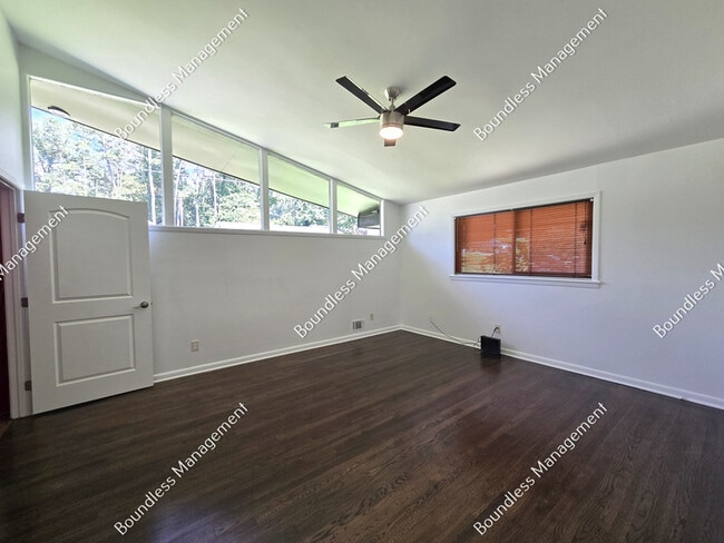 Building Photo - 2493 Sunridge Ave SE