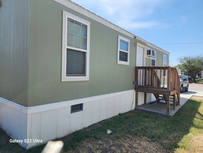 Building Photo - 1122 Gary Terrace
