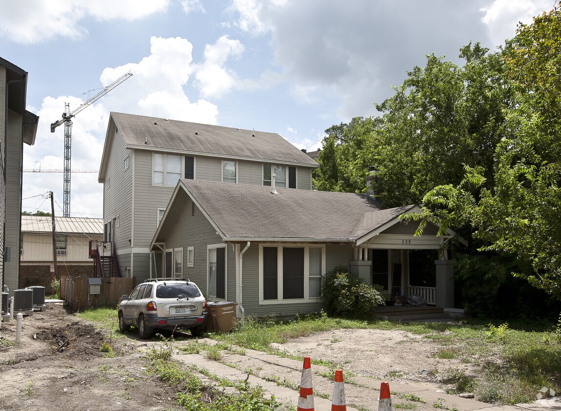 Foto del edificio - 509 Elmwood Pl
