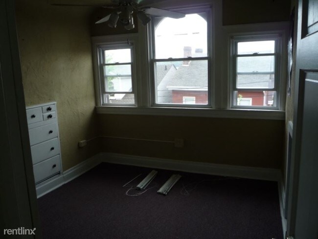 Building Photo - 4 br, 2 bath Apartment - 182 Pius St