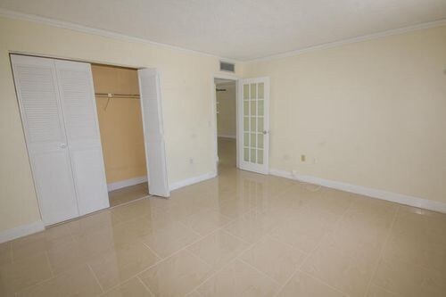 Building Photo - 301 Croton Ave