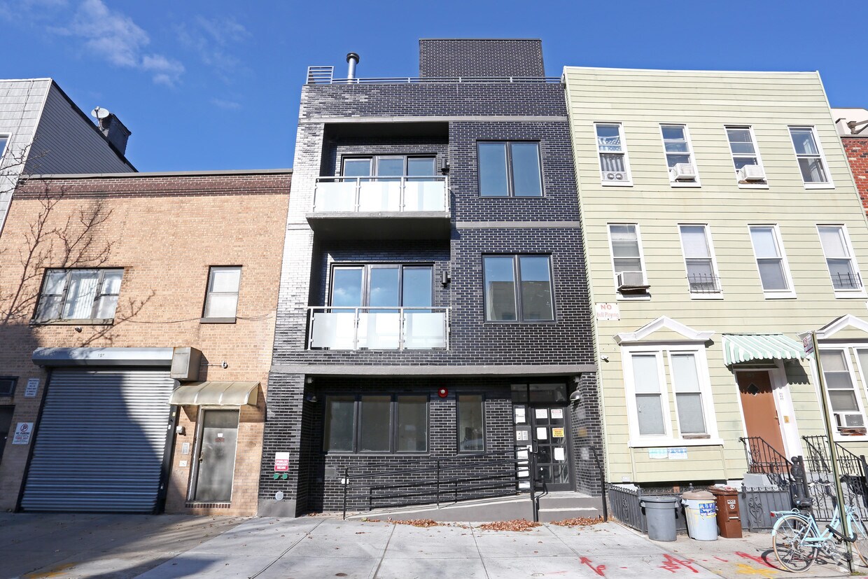 Foto del edificio - 183 Huron St