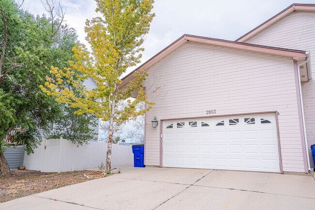 Foto del edificio - 5 Bedroom 3 Bath paired home in Greeley