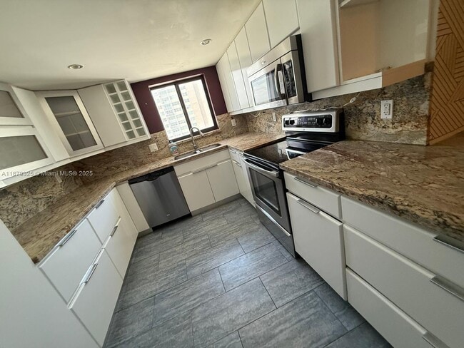 Building Photo - 1500 S Ocean Dr