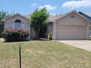 Building Photo - 229 Dana Dr