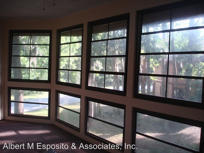 Foto del edificio - 30 Pinehurst Pl