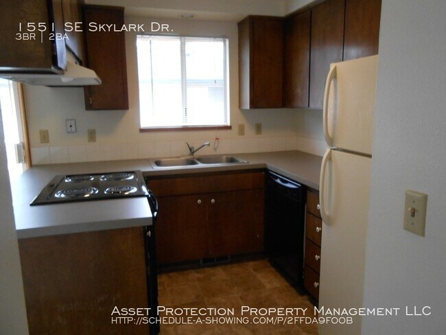 Building Photo - 1551 SE Skylark Dr