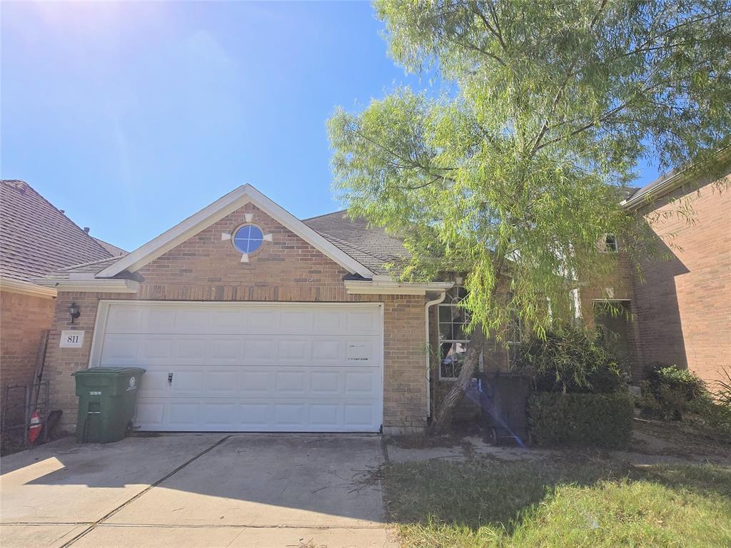 Foto principal - 811 Forest Hillside Ln