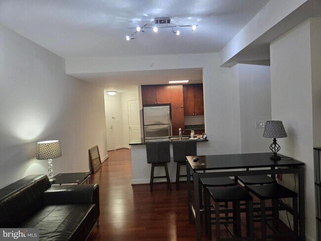 Building Photo - 155 Potomac Passage