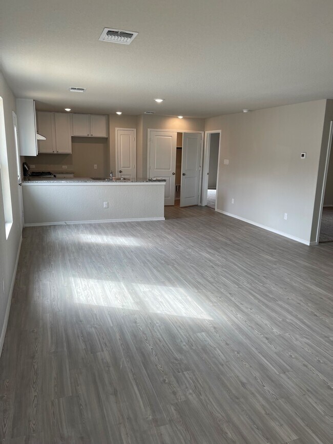 Building Photo - 10543 McClintock Dr