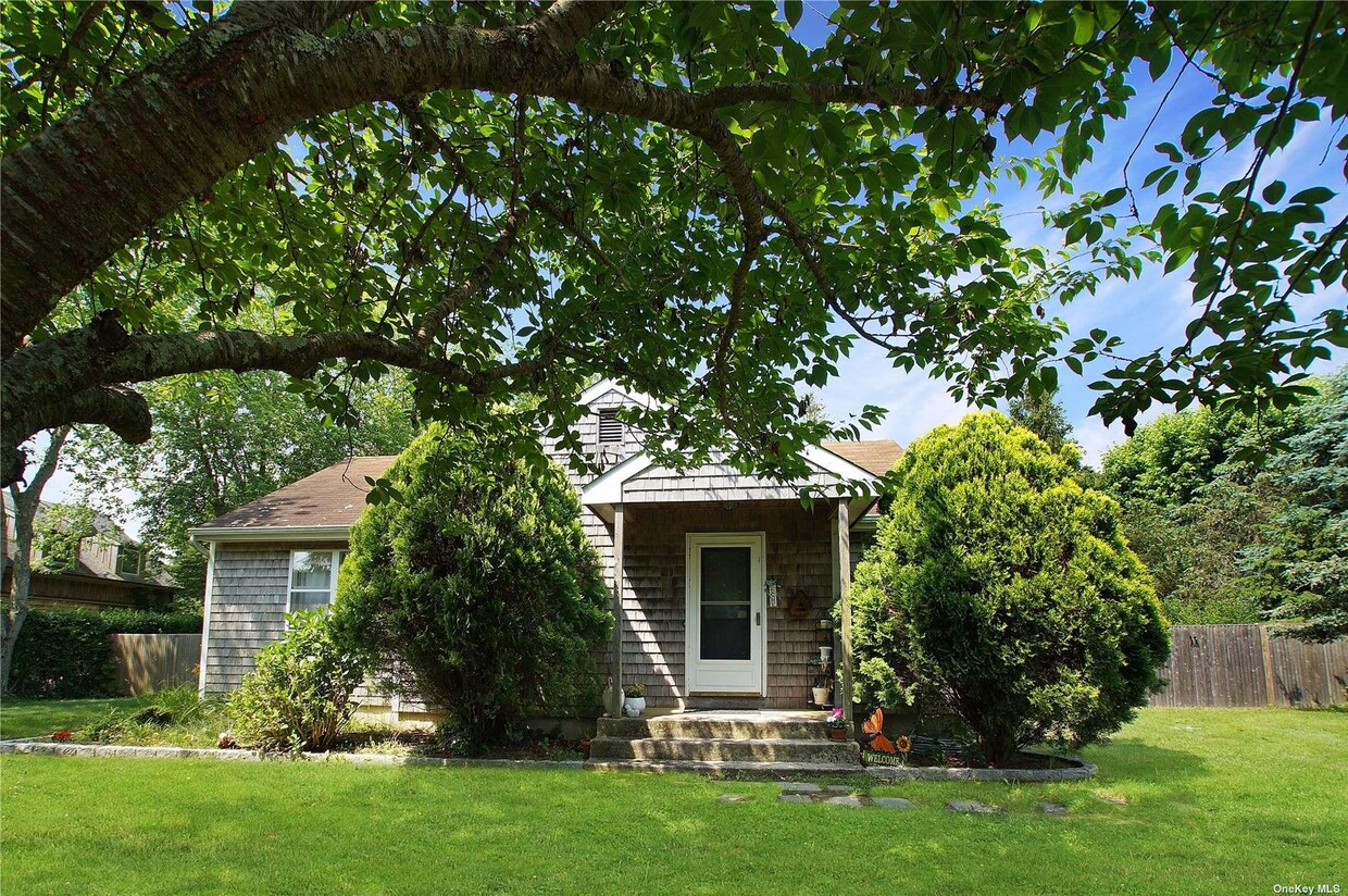Primary Photo - 21 Farmstead Ln
