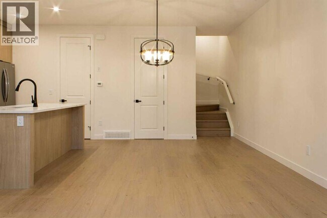 Photo du bâtiment - 1512-1521 21 Ave NW