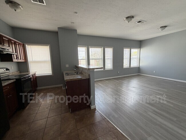 Foto del edificio - 751-757-757 W Main St