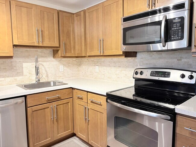 Foto del edificio - 4030 W Palm Aire Dr