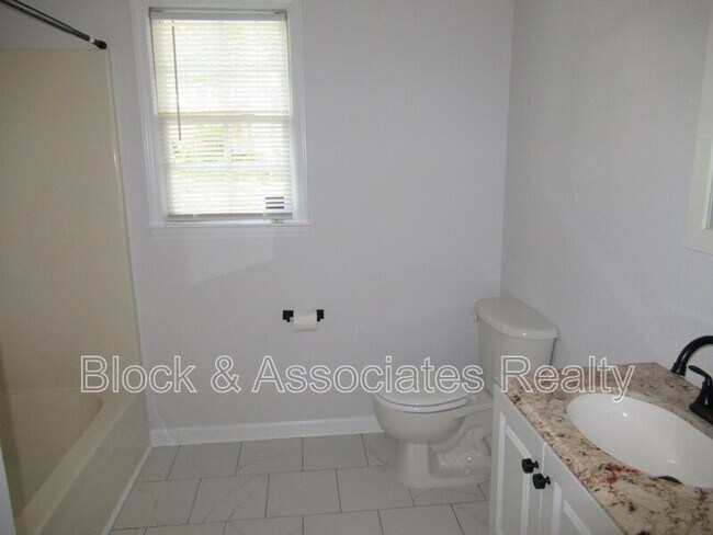 Foto del edificio - 4917 Liverpool Ln
