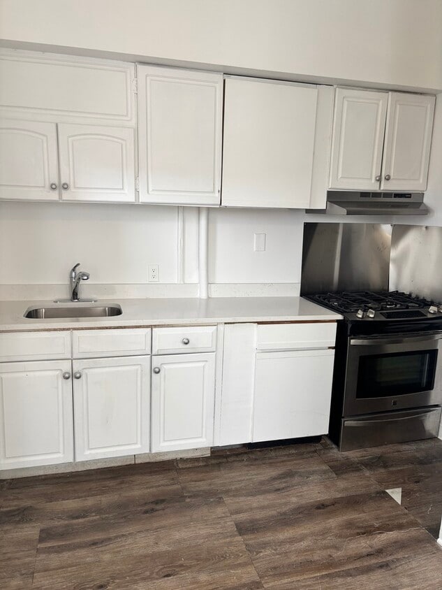 Foto principal - 2 Bedrooms Plus Den with Eat-in Kitchen