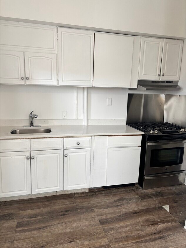 Primary Photo - 2 Bedrooms Plus Den with Eat-in Kitchen